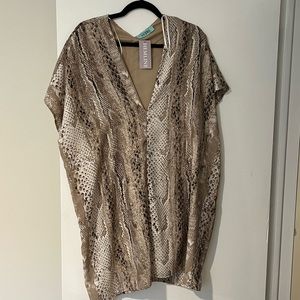 NWT Karlie Snakeskin Tunic Large